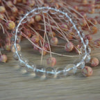 Bergkristall Kugelarmband mit rosa Trockenblumen