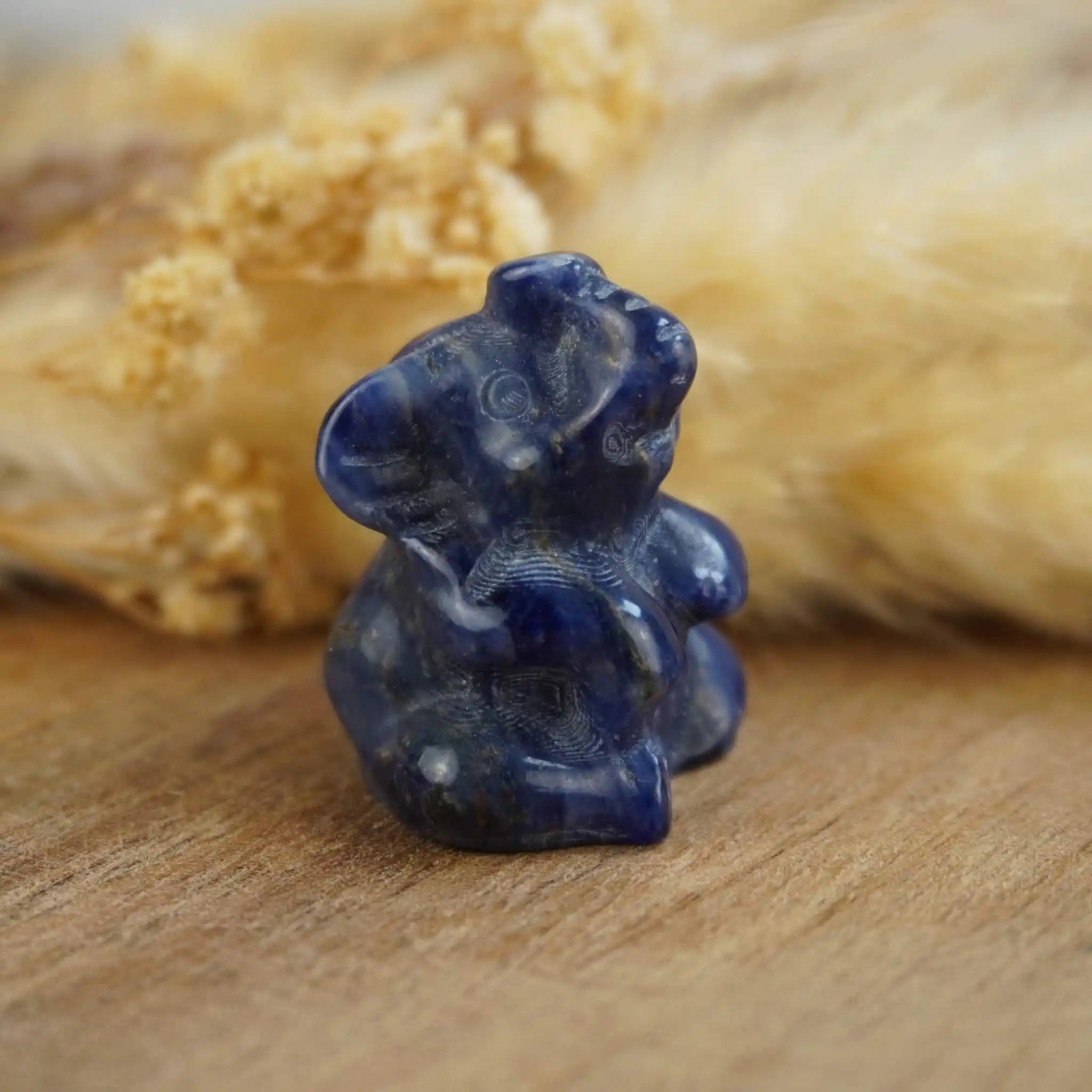 Edelstein Elefantenfigur aus Sodalith auf Naturdeko