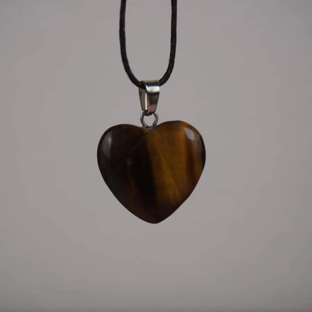 Herzanhänger aus Tigerauge, braun-golden schimmernder Edelstein an Stoffkette