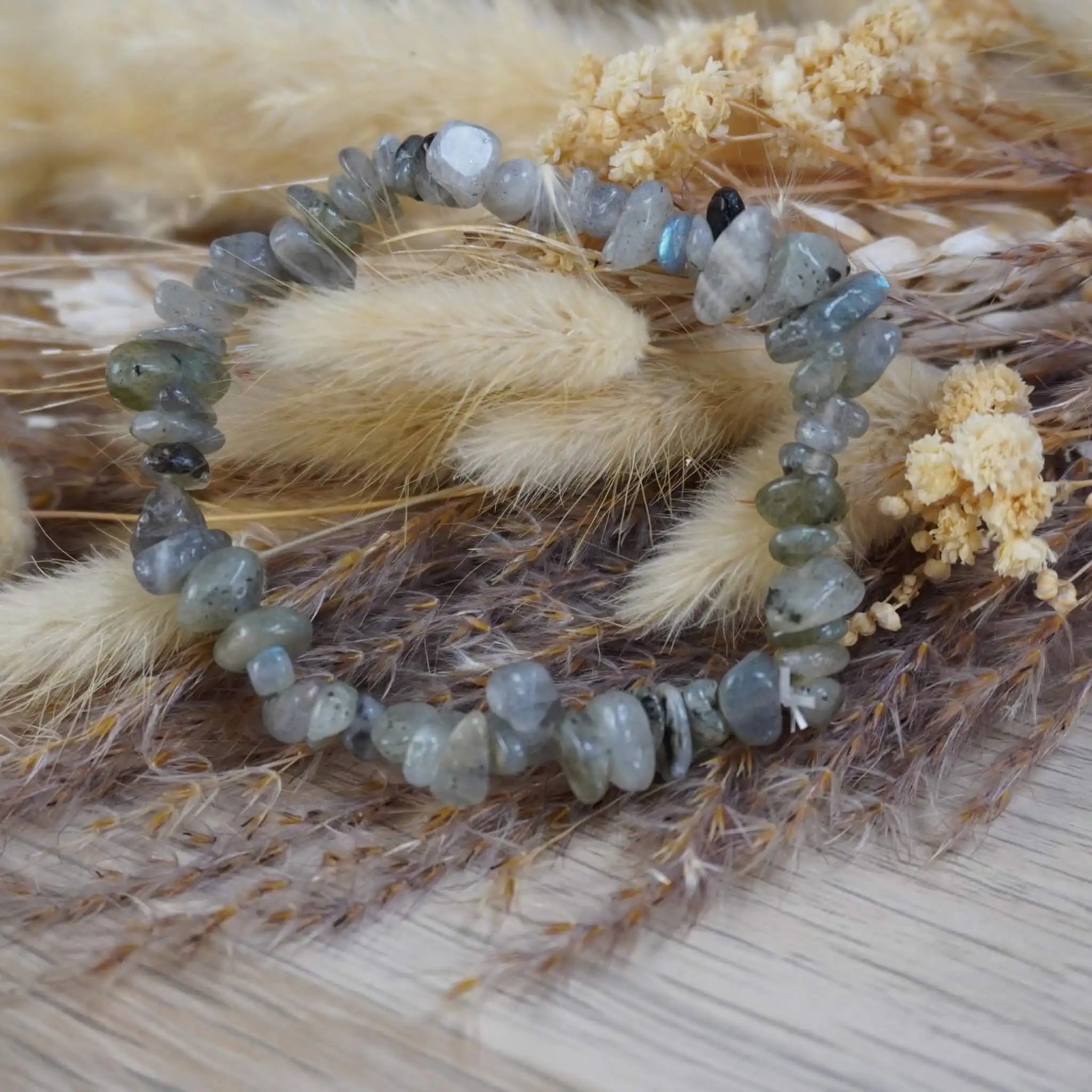 Labradorit Splitterarmband mit Naturdeko aus Gräsern und Trockenblumen